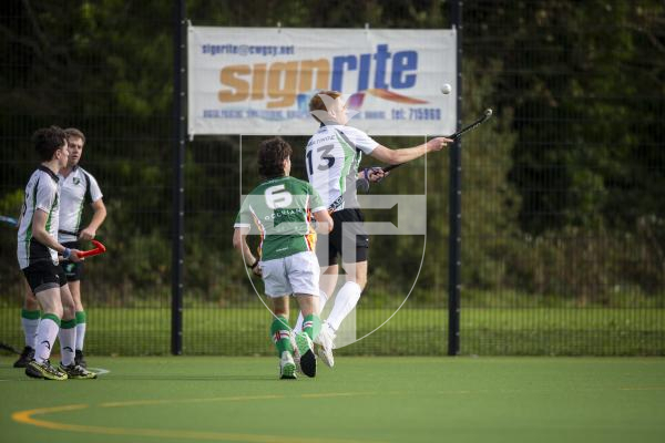 Picture by Luke Le Prevost. 05-11-23.
EH Men's Tier Two Championship hockey action at Footes Lane - Guernsey v Hampton in Arden