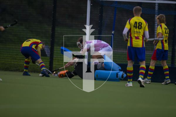 Picture by Luke Le Prevost. 18-11-23.
Hockey action at Footes Lane - Yobbos v Colombians