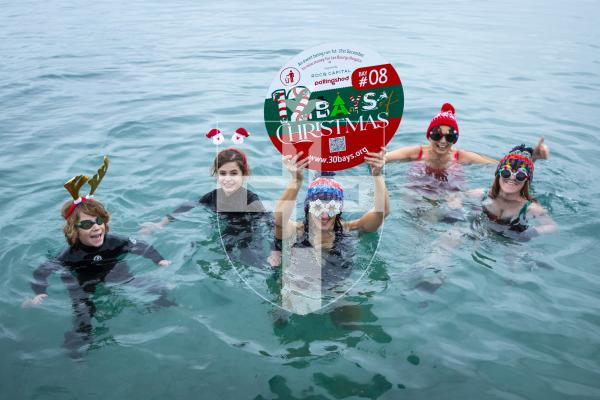 Picture by Luke Le Prevost. 29-11-23.
Preview for Les Bourgs Hospice 12 Bays of Christmas fundraiser launching on the 1st December, pictured at Rousse Pier. L-R Jack Sealey (10), Jude Marley (9), Liz Stonebridge (fundraising adminstrator), Kerry Marley and Dawn Sealey