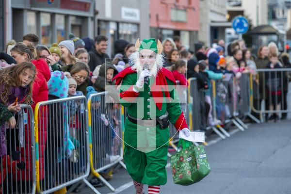 Picture by Luke Le Prevost. 01-12-23.
Santa Claus arrived at the Bridge in a fire engine to switch on the Christmas Lights.