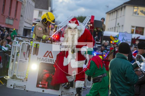 Picture by Luke Le Prevost. 01-12-23.
Santa Claus arrived at the Bridge in a fire engine to switch on the Christmas Lights.