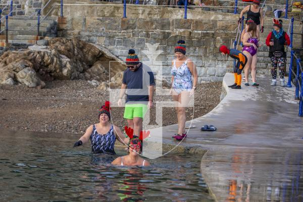 Picture by Luke Le Prevost. 02-12-23.
Swimmers gathered at La Valette Bathing Pools to take part in 12 Bays for Christmas, raising money for Les Bourgs Hospice.