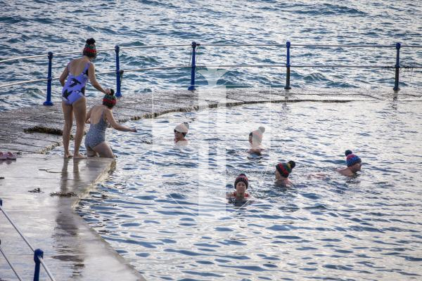 Picture by Luke Le Prevost. 02-12-23.
Swimmers gathered at La Valette Bathing Pools to take part in 12 Bays for Christmas, raising money for Les Bourgs Hospice.