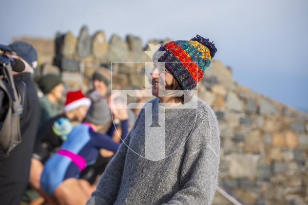 Picture by Luke Le Prevost. 02-12-23.
Swimmers gathered at La Valette Bathing Pools to take part in 12 Bays for Christmas, raising money for Les Bourgs Hospice. Liz Stonebridge, fundraising adminstrator