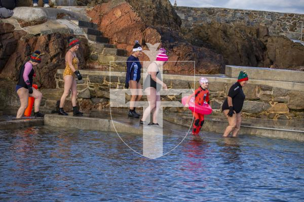 Picture by Luke Le Prevost. 02-12-23.
Swimmers gathered at La Valette Bathing Pools to take part in 12 Bays for Christmas, raising money for Les Bourgs Hospice. Swim All Seasons