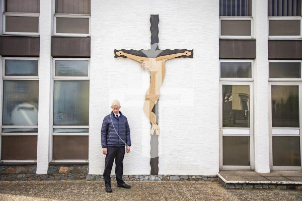 Picture by Sophie Rabey.  28-03-24.  Major Andrew Diaper-Clausen with the wooden cross that the Salvation Army Jigsaw Group have made to put out on the building over Easter.