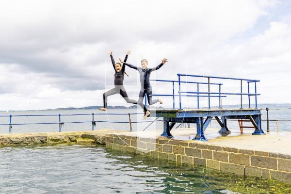 Picture by Sophie Rabey.  22-07-25.  Juno Havard (11) and Ivo Havard (10) enjoying the diving board at The Bathing Pools.