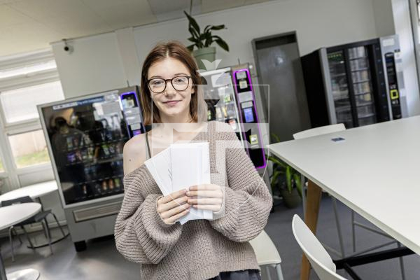 Sophie Rabey.  21-08-25.  GCSE results day.  TGI.
Aurora Rumens (18)