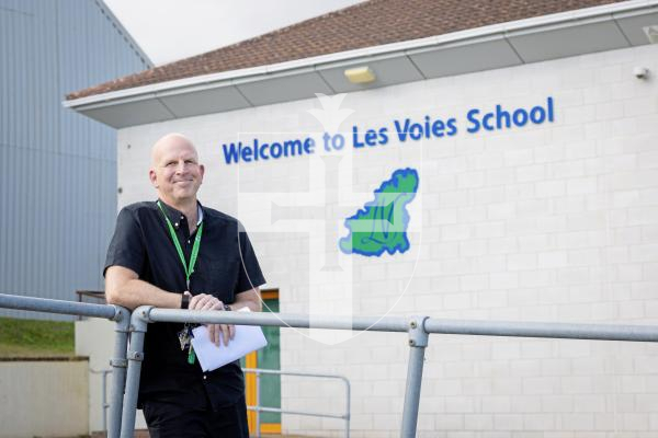 Picture by Peter Frankland. 21-08-25 GCSE results day 2025. Les Vois. Jon Furley.