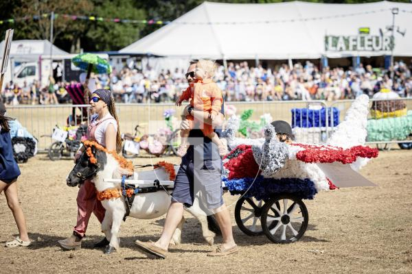 Picture by Sophie Rabey.  21-08-25.  North Show 2025 - Battle of Flowers.
Class H - Paper flowers, non-motorised, to be wheeled, drawn or carried.
H1 - Lions Pride : Sophie Veron