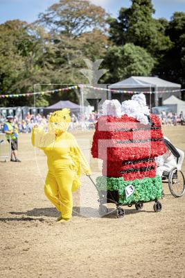 Picture by Sophie Rabey.  21-08-25.  North Show 2025 - Battle of Flowers.
Class H - Paper flowers, non-motorised, to be wheeled, drawn or carried.
H3 - Sleepy Snoopy : Harris Family