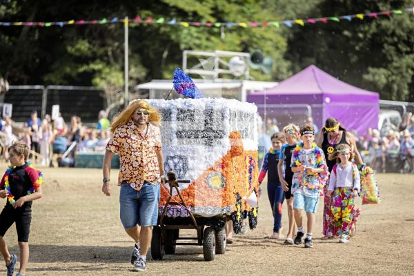 Picture by Sophie Rabey.  21-08-25.  North Show 2025 - Battle of Flowers.
Class H - Paper flowers, non-motorised, to be wheeled, drawn or carried.
H2 - Flower Power : Le Prevost Family and Friends