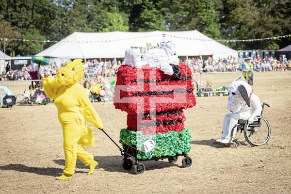 Picture by Sophie Rabey.  21-08-25.  North Show 2025 - Battle of Flowers.
Class H - Paper flowers, non-motorised, to be wheeled, drawn or carried.
H3 - Sleepy Snoopy : Harris Family