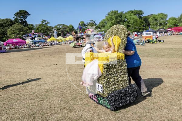 Picture by Sophie Rabey.  21-08-25.  North Show 2025 - Battle of Flowers.
Class J - Paper flowers, wheeled, drawn or carried.  Occupied by children only under 10 years.
J2 - Wicked : Esther, Leah and Lily May Peck