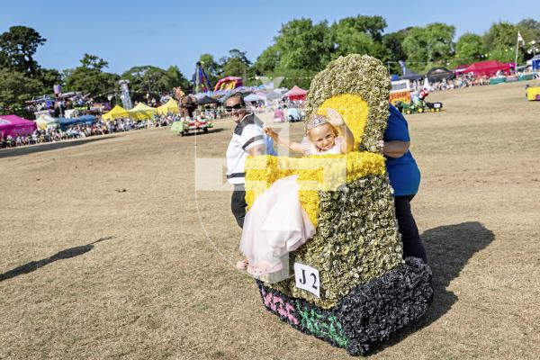 Picture by Sophie Rabey.  21-08-25.  North Show 2025 - Battle of Flowers.
Class J - Paper flowers, wheeled, drawn or carried.  Occupied by children only under 10 years.
J2 - Wicked : Esther, Leah and Lily May Peck