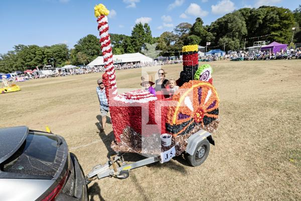 Picture by Sophie Rabey.  21-08-25.  North Show 2025 - Battle of Flowers.
Class J - Paper flowers, wheeled, drawn or carried.  Occupied by children only under 10 years.
J5 - SS Wonka : Jasper and Tahlia Dowinton