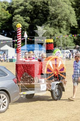 Picture by Sophie Rabey.  21-08-25.  North Show 2025 - Battle of Flowers.
Class J - Paper flowers, wheeled, drawn or carried.  Occupied by children only under 10 years.
J5 - SS Wonka : Jasper and Tahlia Dowinton