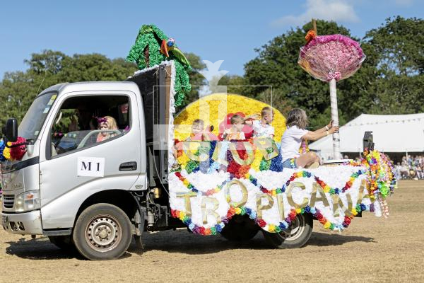 Picture by Peter Frankland. 21-08-25 North Show 2025 Battle of Flowers. Class M. Club Tropicana - The Harris Family.