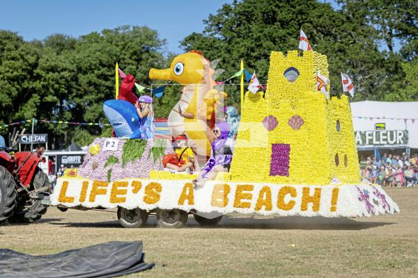 Picture by Peter Frankland. 21-08-25 North Show 2025 Battle of Flowers. Class P. Life's a beach - Northern Warriors.