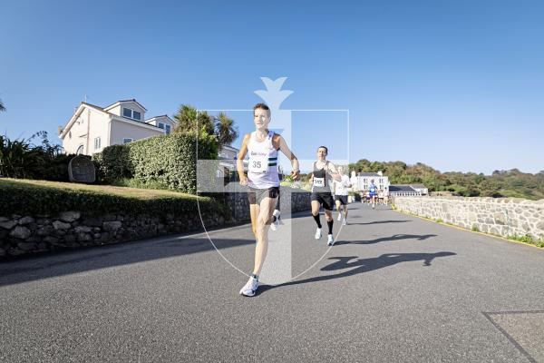 Picture by Sophie Rabey.  31-08-25.  Guernsey Mind / Investec 10k Challenge, starting at The Imperial and heading along the west coast.