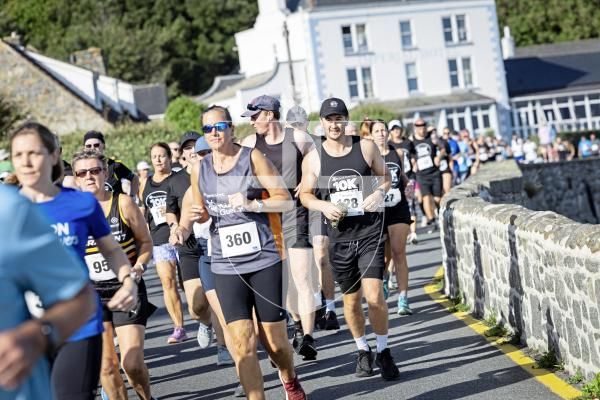 Picture by Sophie Rabey.  31-08-25.  Guernsey Mind / Investec 10k Challenge, starting at The Imperial and heading along the west coast.