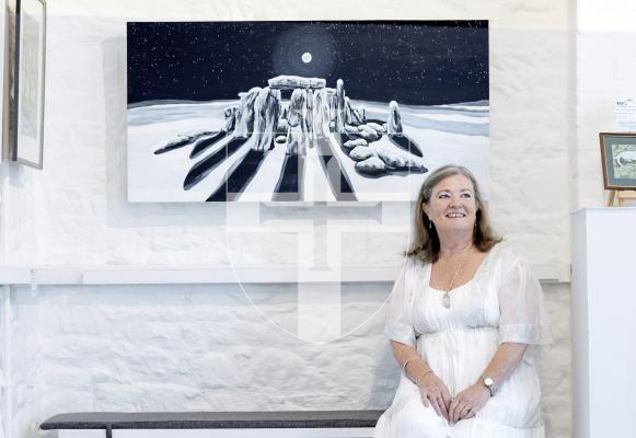 Picture by Peter Frankland. 01-09-25 Art exhibition at Art in the Park with Maggie Le Conte.