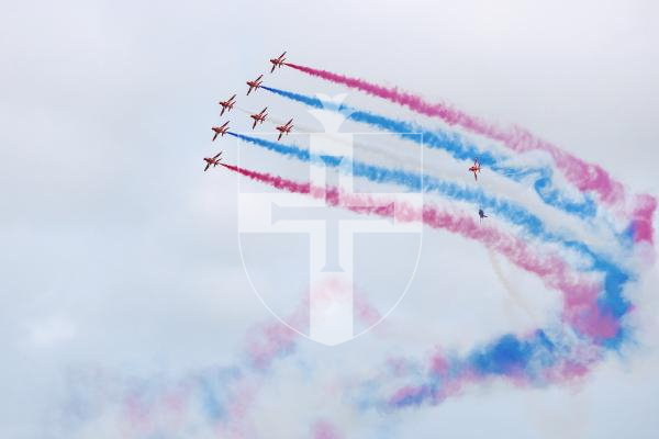 Picture by Sophie Rabey.  10-09-25.  Guernsey Battle of Britain Air Display 2025.
RAF Red Arrows.