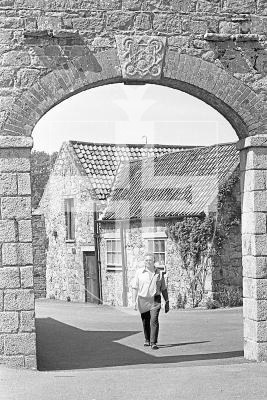 Picture by Peter Frankland. 07-10-25 St George feature for Lookback. Mono. Pictures from 1975