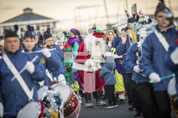 Picture by Sophie Rabey.  25-11-23.  Father Christmas comes to St Peter Port town to switch on the Christmas lights 2023.