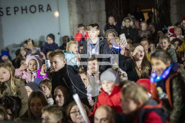 Picture by Sophie Rabey.  25-11-23.  Father Christmas comes to St Peter Port town to switch on the Christmas lights 2023.