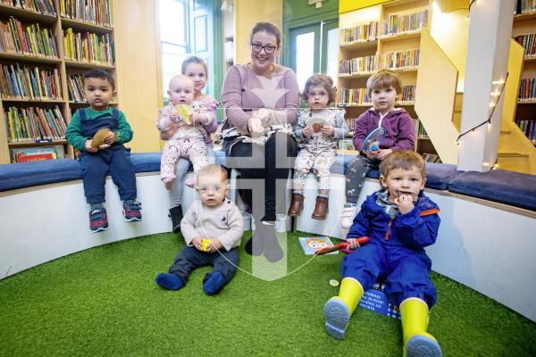 Picture by Peter Frankland. 13-02-24 Guille-Alles Library. Children 2 years and up have been learning some sign language. Steph Black is the tutor. She is an Independent Speech and Language Therapist and Sighnalong Tutor.