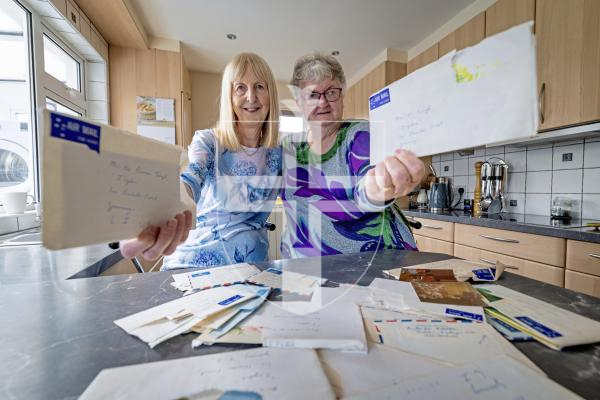 Picture by Peter Frankland. 09-09-25  L-R - Maureen Tough and Jan Randall have been pen friends for many years and now Jan has come to visit from Australia, her first time ever in a plane.