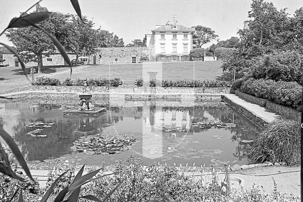 Picture by Peter Frankland. 07-10-25 St George feature for Lookback. Mono. Pictures from 1975