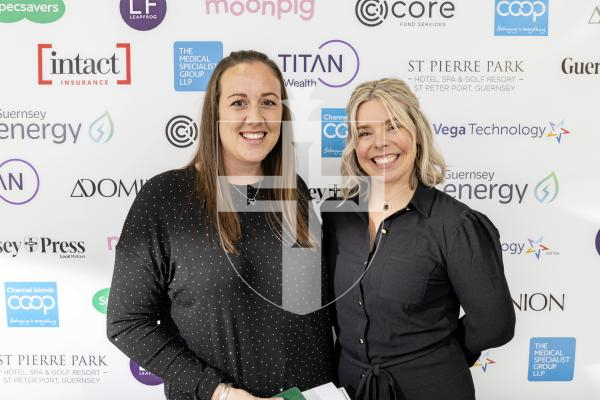 Picture by Sophie Rabey.  18-10-25.  Pride of Guernsey Awards 2025 at St Pierre Park.  Winner of Parent of the Year – Dana Dowinton with sponsor Vicki Eppelein- Leapfrog.