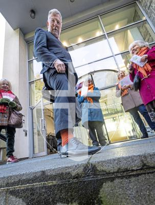 Picture by Peter Frankland. 25-11-25 States at Royal Court. Adrian Gabriel shows off his orange socks to show support for ending gender violence. Background are soroptimists L-R - Jenny Flower, Shirley Marsh, Cathy Bailey and Sue Hollwey.
