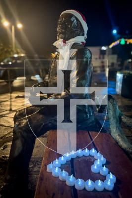 Picture by Tessa Le Gallez 04-12-25  National Grief Week, Candle Lit Heart outside the Town Church