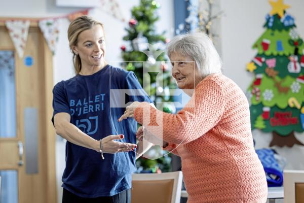 Picture by Peter Frankland. 19-12-25 Jersey Ballet troupe Ballet D'Jerri have been in the island to give two performances at the PRCPA but were today at Le Platon to do workshops with the residents there. Alicia Beck, Coach and Tour Manager with resident Olive Brown.