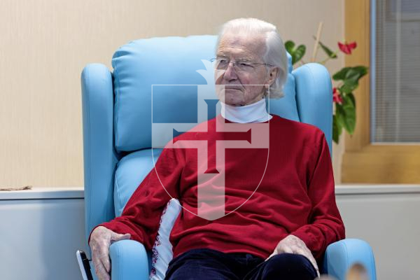 Picture by Peter Frankland. 22-12-25 Founders of Les Bourgs Hospice Lisa and Greville Mitchell for 35th Anniversary feature.