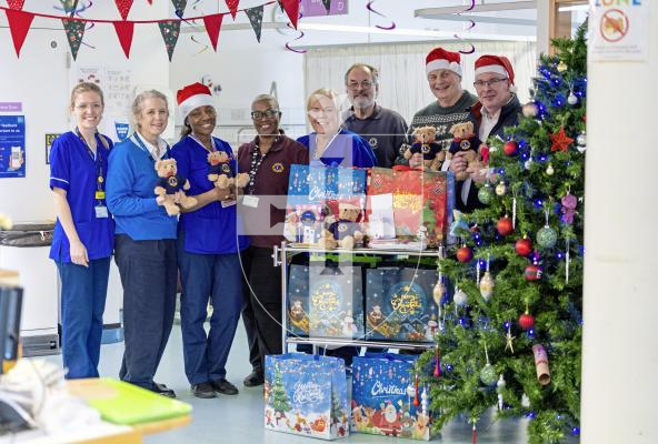 Picture by Peter Frankland. 22-12-25 Lions Club donate gifts to Loveridge Ward to give to the first babies born in 2026.
L-R - Chloe Langlois, Shelly Blake, Pam Bischof, Denise Bennett, Louise Kilgour, Tony Corbin, Robert Holder and John McLoughlin.