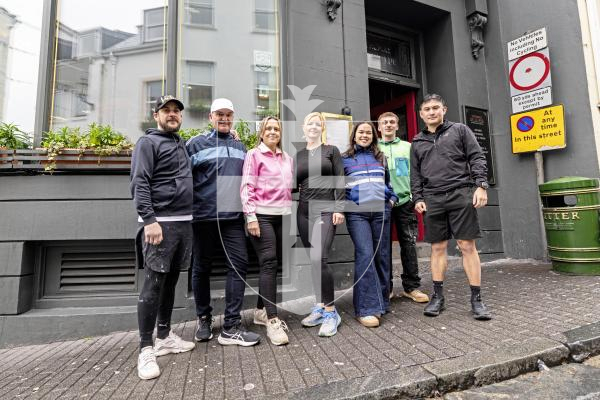 Picture by Sophie Rabey.  19-01-26.  The Thomas De La Rue pub have started a weekly 'run club'.  On Tuesday evenings anyone is welcome to join in on a beginner or advanced group run for 30minutes and then enjoy a drink at the pub afterwards.
L-R Ross Purser, Clive Fortis, Mandy Roberts, Patrycja Brzezinska, Charlotte Birchall, Charley Allen and Kyle Tester.