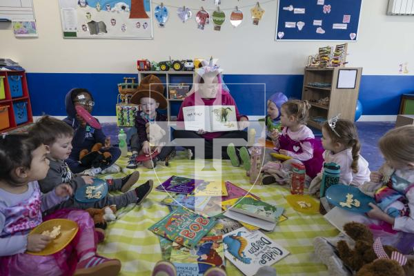 Picture by Peter Frankland. 05-03-26 World Book Day at Little Learners Day Nursery. Kelly Eborall reads to the children at their Teddy Bears Picnic.