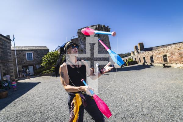 Picture by Peter Frankland. 23-08-26 Castle Cornet Fete d'Etai. JP Duquemin juggling.