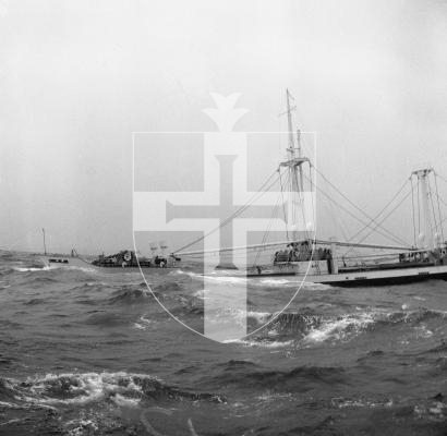 Picture by Guernsey Press. 28-05-65 Shipwreck of La Salle off L'eree / Rocquaine in 1965. Wreck.
LSSWPS