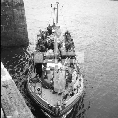 Picture by Guernsey Press. 28-05-65 Shipwreck of La Salle off L'eree / Rocquaine in 1965. Wreck.
LSSWPS