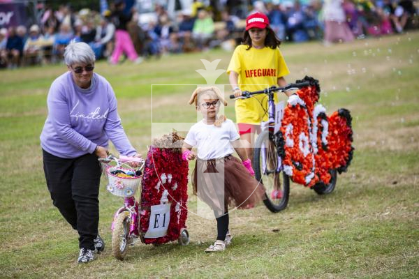 Picture by Sophie Rabey.  24-08-23.  North Show 2023, Battle of Flowers.
Class E - Decorated bicycles, any flowers, under 15years of age.
E1 Dogs Dinner - Amia Mourant