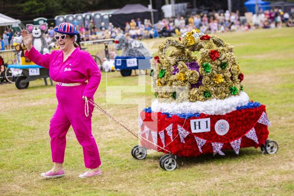 Picture by Sophie Rabey.  24-08-23.  North Show 2023, Battle of Flowers.
Class H - Paper flowers, non-motorised, to be wheeled, drawn or carried.
H1 God Save The King - The Harris Family