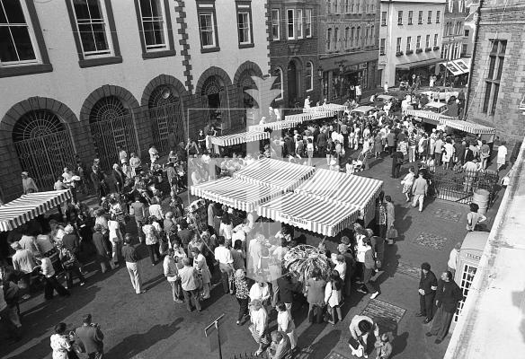 Picture by Guernsey Press.
Nostalgia Lookback feature.
2 Oct 1973. Neg number 4266/73.
The Guernsey Market in Market Square. The Tourist Committee, who run the market, considered the idea of making it mobile visiting big shows and being staged at the harbour for tourists on cruise liners.