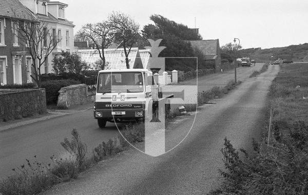 Picture by Guernsey Press.
Nostalgia Lookback feature.
24 Oct 1988. Neg number 2748/4/88.
The temporary road surface laid at Les Mielles Road while drainage work was completed. It was removed when the road was resurfaced.