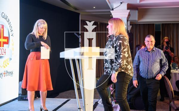 Pic supplied by Andrew Le Poidevin, 19-10-2024. The 2024 Guernsey Press Pride of Guernsey Awards night at St Pierre Park Hotel.
Parents of the Year Award sponsored by Leapfrog.
Presented by Vicki Eppelein.
Winners Maria & Shane Cosgrove.