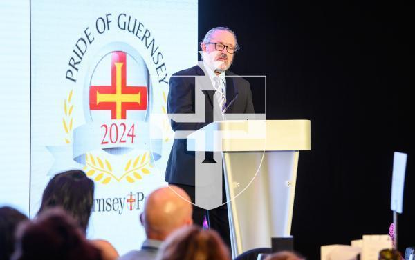 Pic supplied by Andrew Le Poidevin, 19-10-2024. The 2024 Guernsey Press Pride of Guernsey Awards night at St Pierre Park Hotel.
Arts Contribution Award sponsored by The Guernsey Press.
Presented by Simon De La Rue.